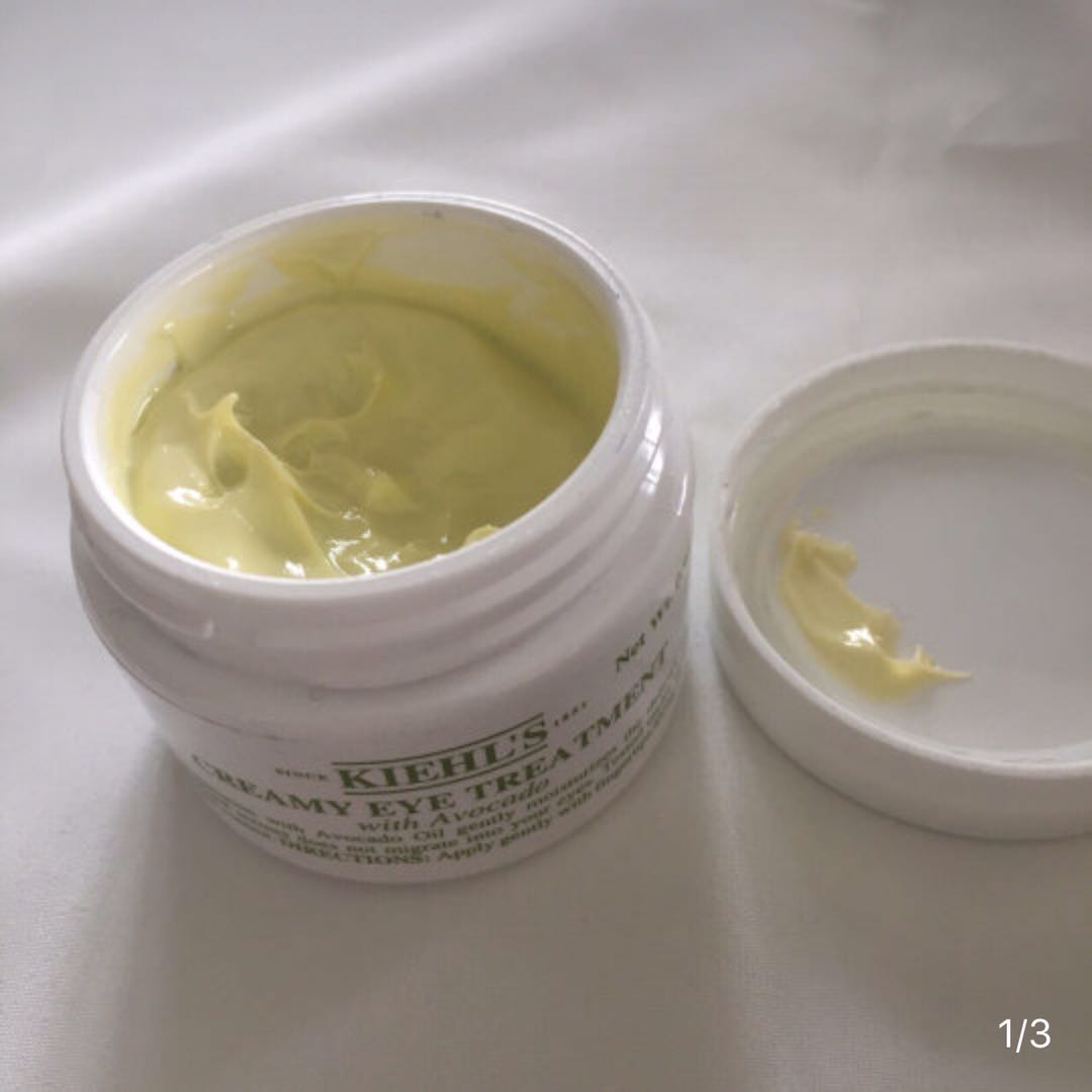 经常涂眼霜会有脂肪粒吗,涂眼霜为什么会长脂肪粒