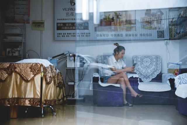 中国第一个硅胶娃娃体验馆，开在工厂区