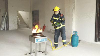 油锅起火倒凉油正确吗,油锅起火倒入凉油会怎样