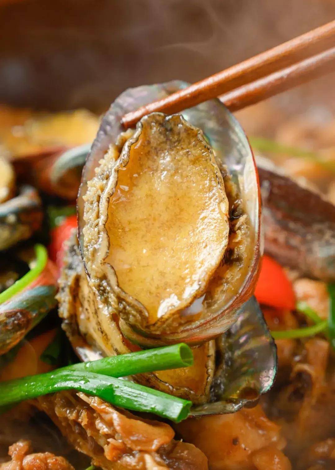 鸡煲界中的LV，澳洲龙虾做配菜，嗦一口就管不住嘴！