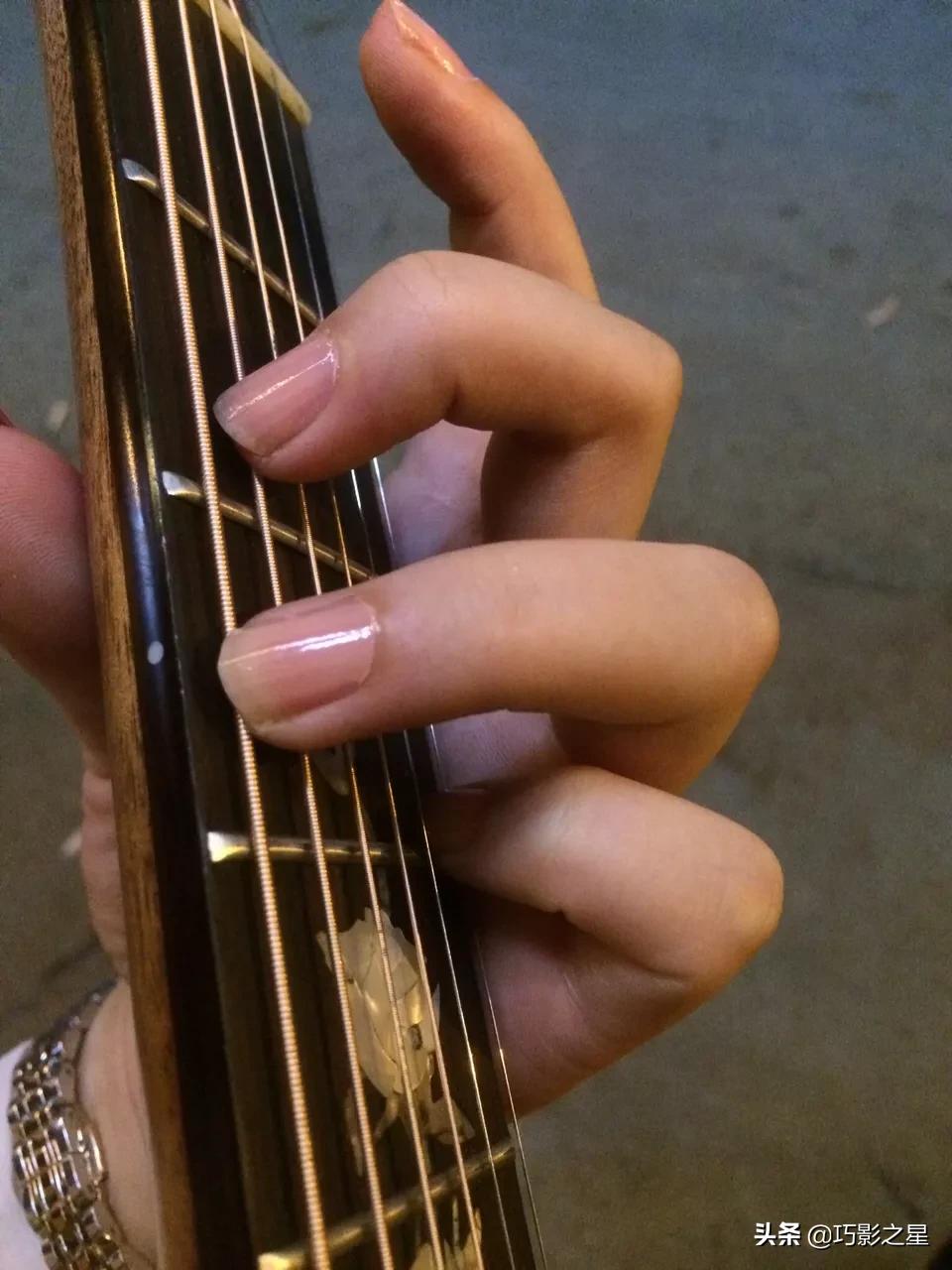 吉他弹唱如何提高音量,吉他弹唱怎么练好