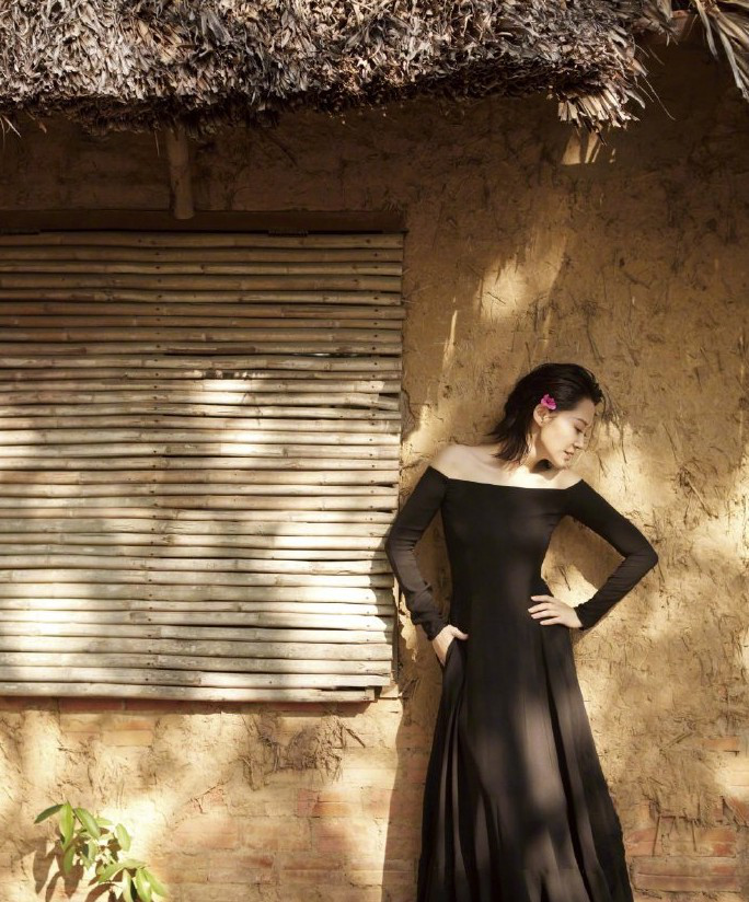 50岁许晴穿男装,50岁许晴惊艳众人