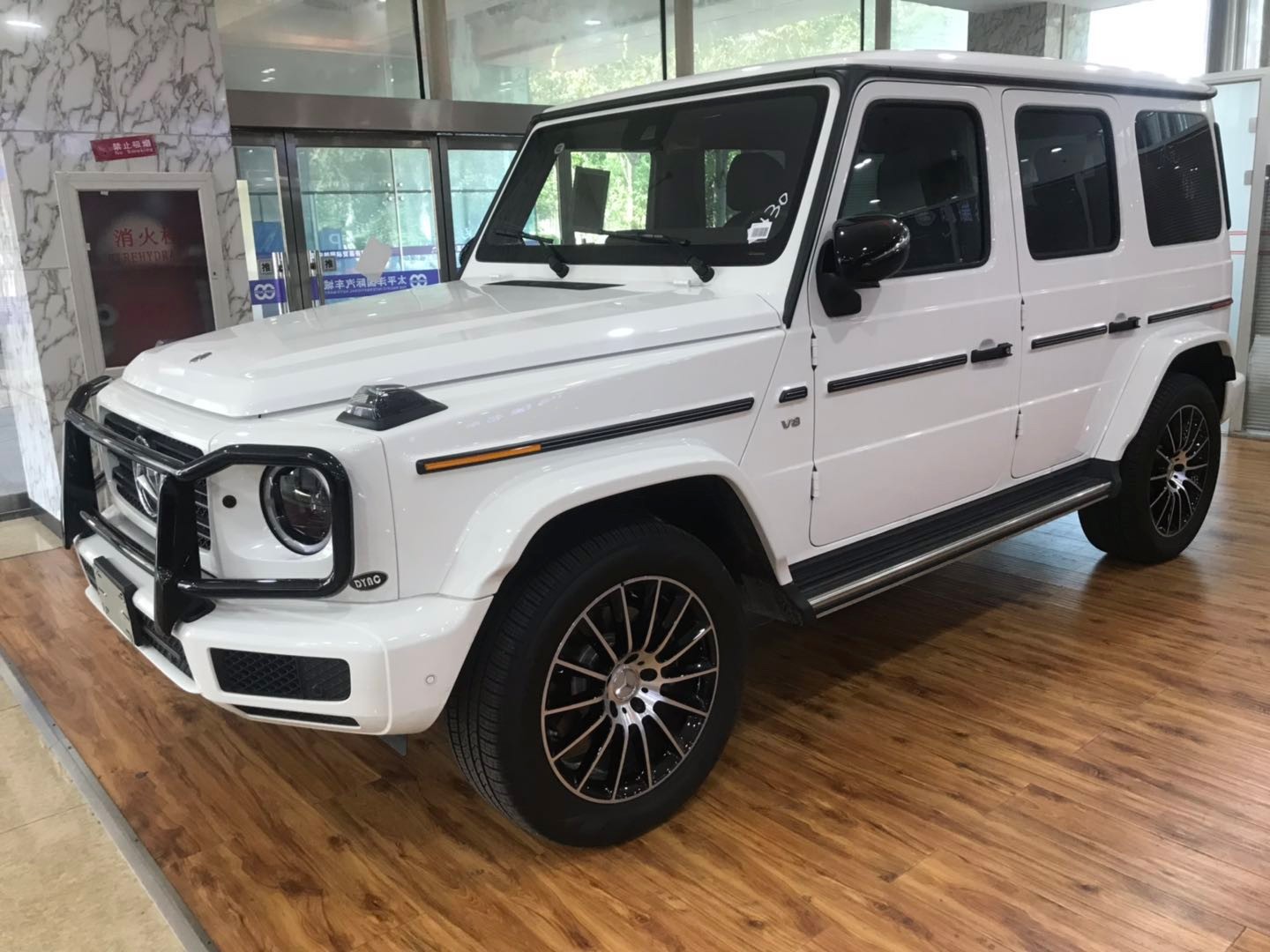 2020款奔驰G550越野界的大哥大拥有三把差速锁顷刻将*途征**变坦途