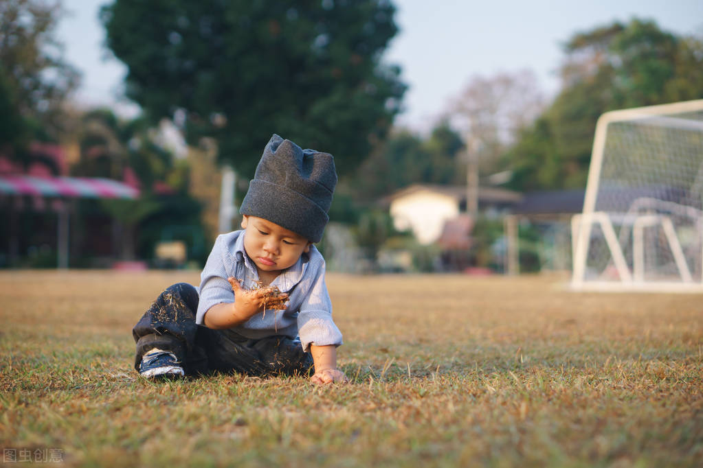 天气转冷,孩子依然不爱穿鞋子,没想到这些办法很实用