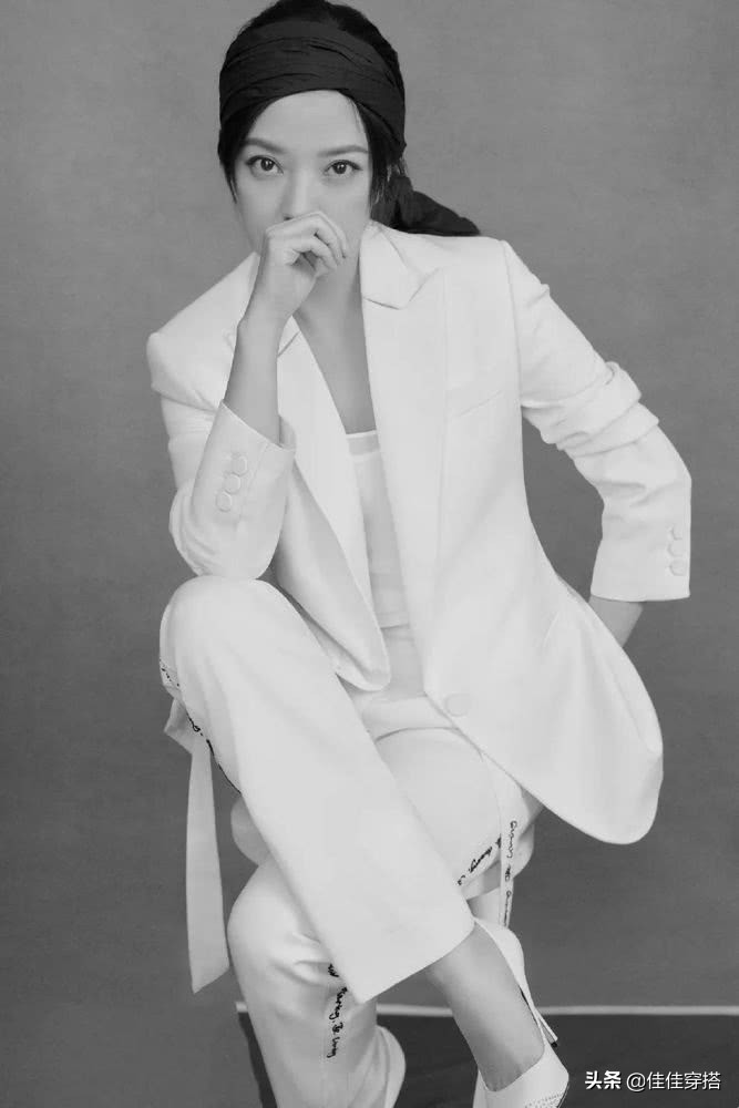 赵薇黑色吊带穿搭,赵薇西装穿搭图