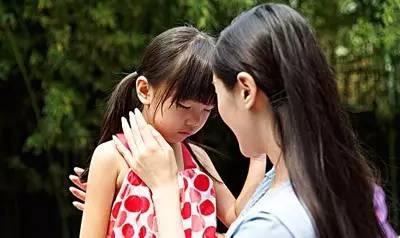 孩子一哭就哄和不哄,孩子一哭怎么哄也不听怎么办