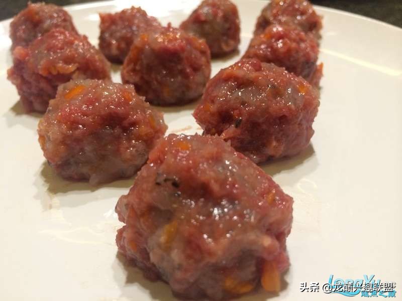 手把手教你做龙鱼最强营养秘方食谱--鲜虾牛肉狮子头,别馋哈