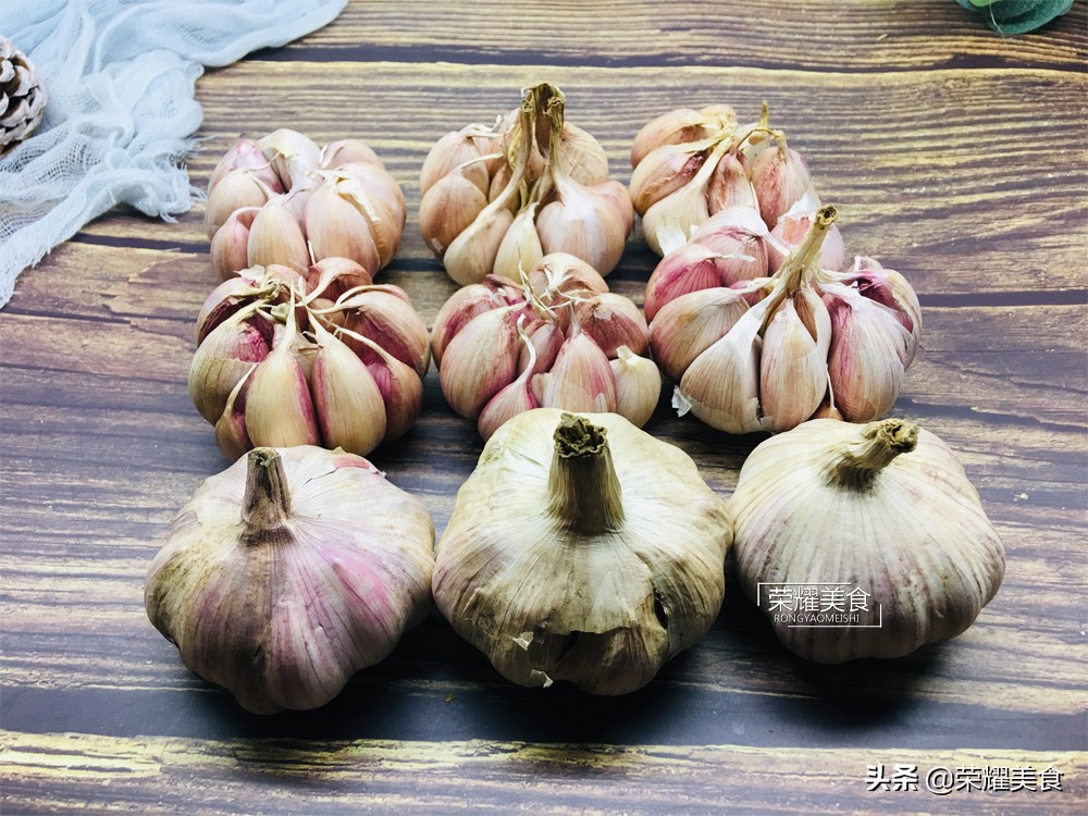 库存大蒜怎样发芽,大蒜刚出土价格不好怎样储存