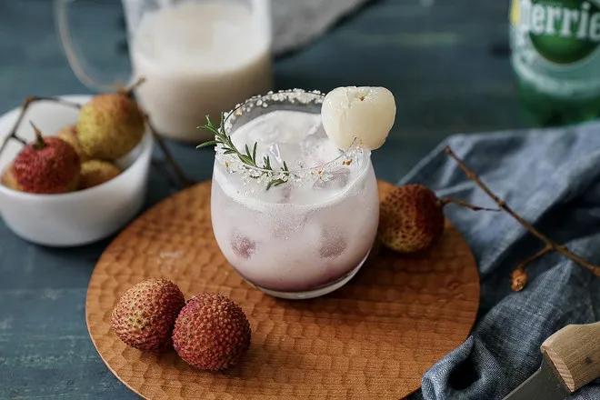 夏天冰饮果汁自制,自制饮品轻松喝一杯纯果汁