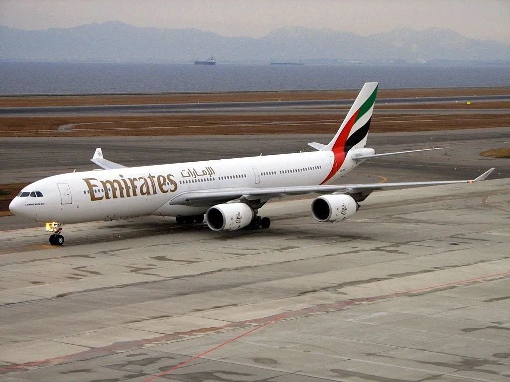 空客a340客机和波音747客机对比,法棍飞机起飞