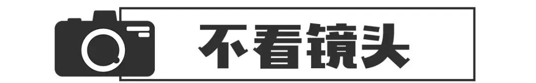 拍照这样摆pose好看又显瘦挡脸,女孩子最爱的pose是剪刀手