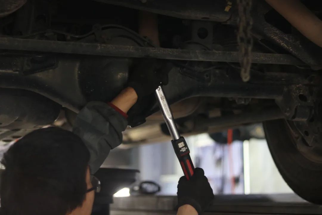 经典老车丰田lc90翻新复活,老款普拉多120翻新