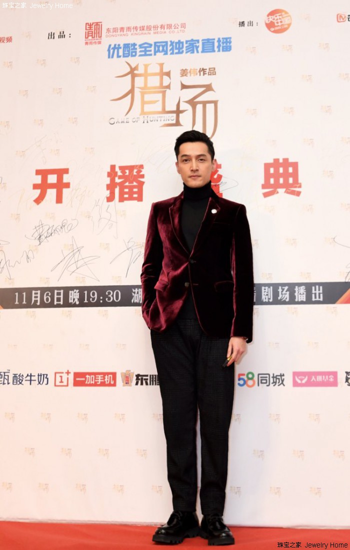 一大一小的胸针的正确戴法,一枚胸针穿出高级感