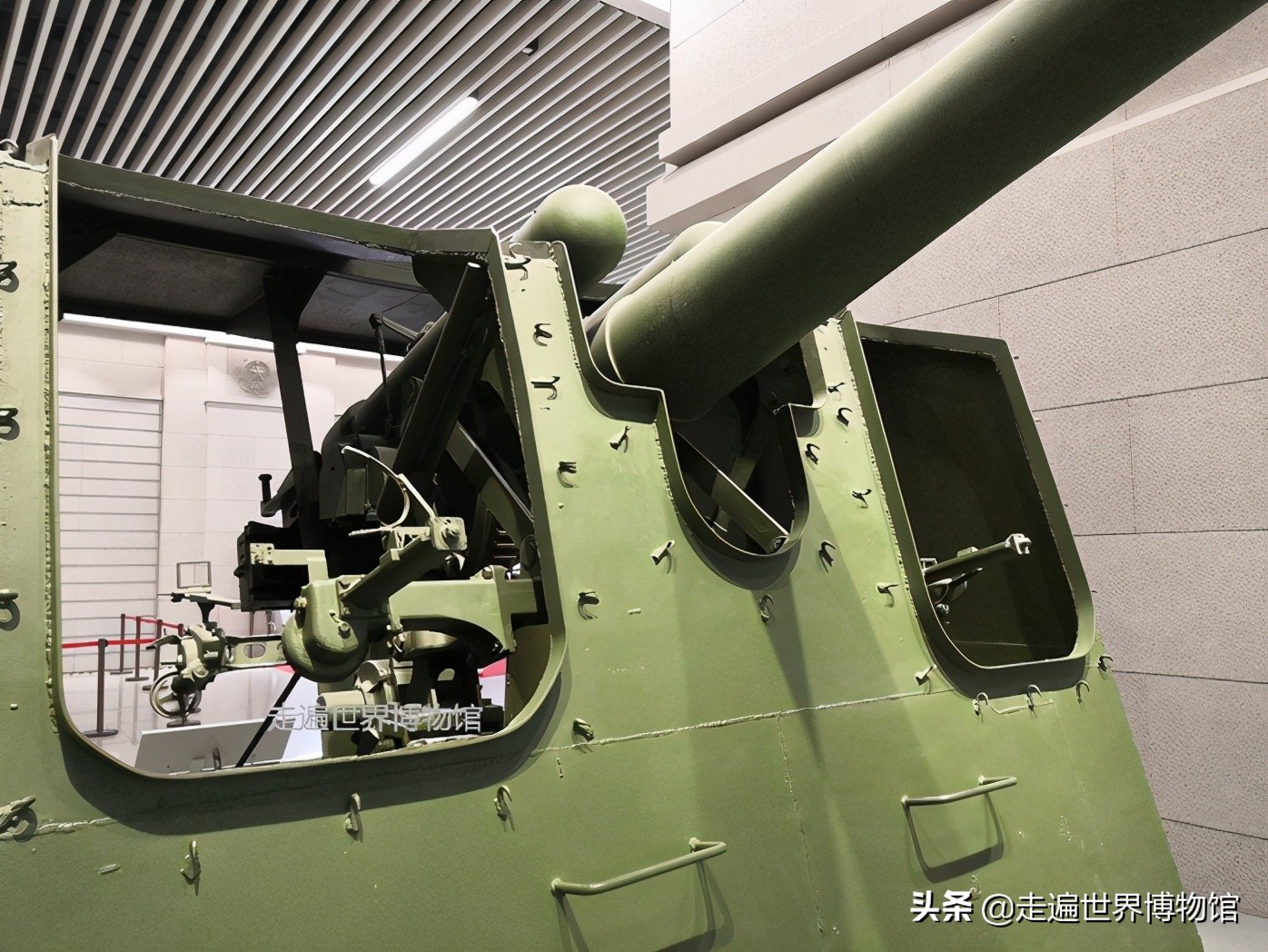 现代军舰装备舰炮,军事博物馆导弹展览品