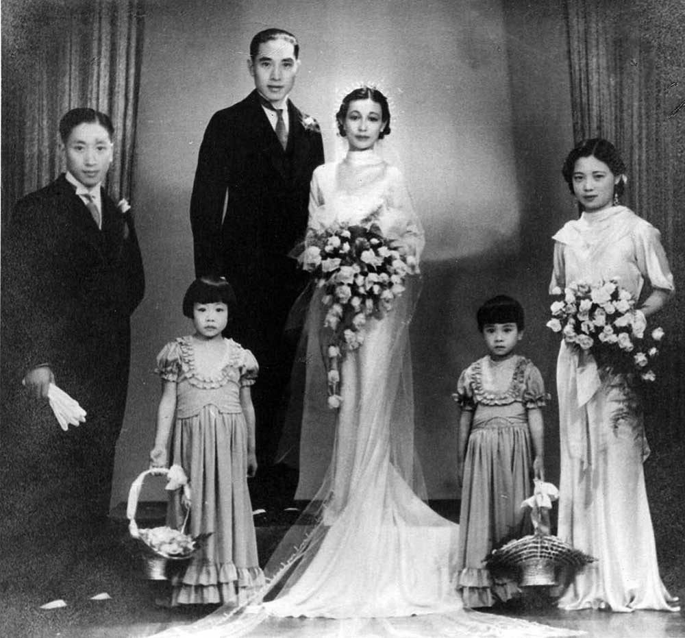 从贵族小姐沦落到乡下喂猪、刷马桶,替夫还债,她的优雅让人心疼