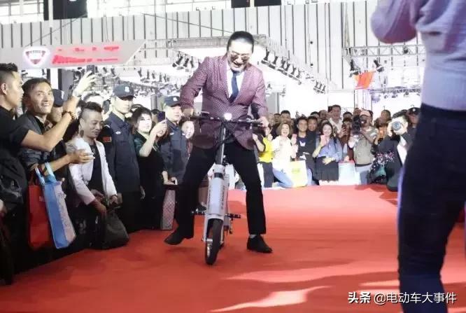 是什么样的企业,让经销商寒冬冒雨组团送来一千多台大单?