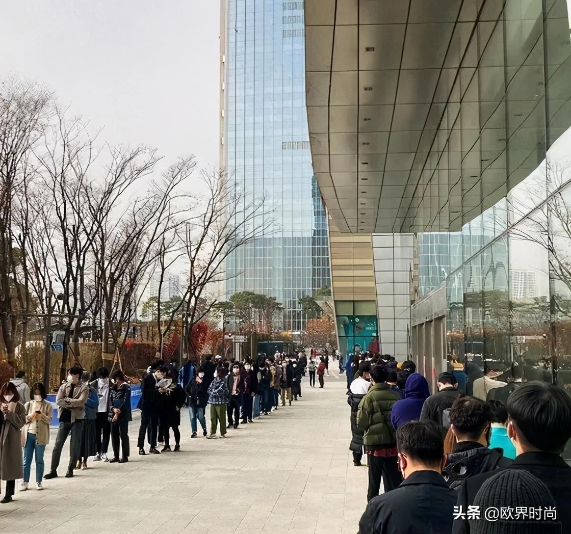 为什么优衣库联名款遭疯抢,优衣库联名款遭疯抢日本