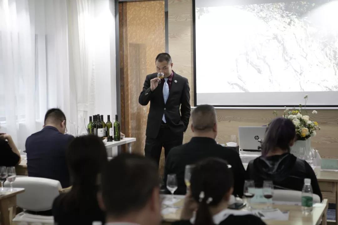 葡萄酒加盟店经营模式,葡萄酒专卖店经营模式