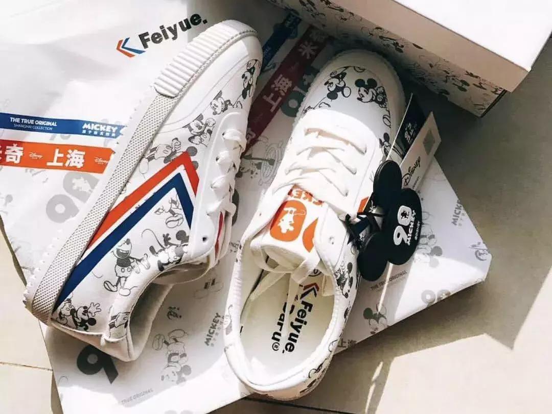 小白鞋什么时候穿好,小白鞋过时了吗