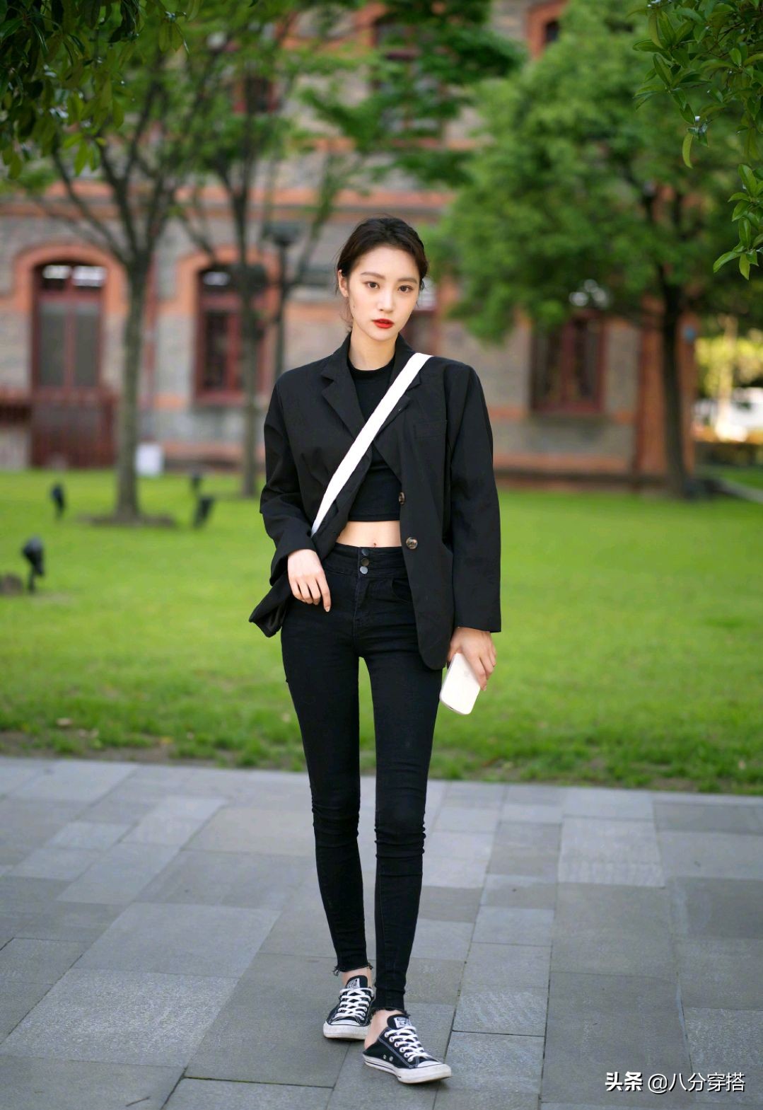 男士小脚牛仔裤搭配什么鞋子好看,50岁男士牛仔裤配什么鞋子最好看