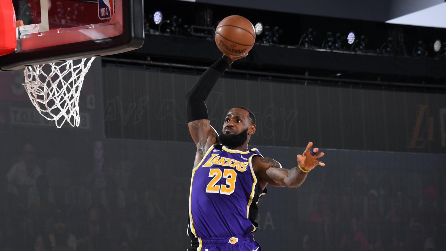 三节领先23分逆转詹姆斯遭挑衅,老詹29+9也难挽湖人败局