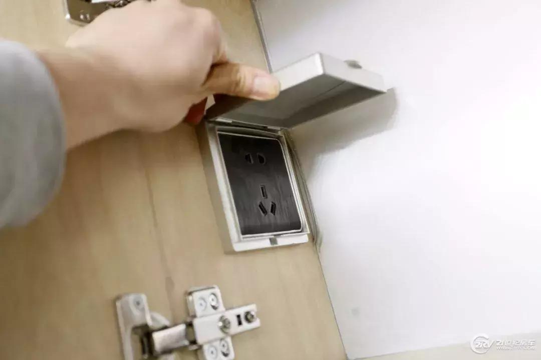 四驱带差速锁越野原厂房车,低顶四驱越野房车介绍