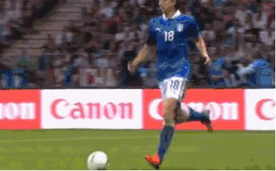 足球长传球怎么又快又稳,足球长传球的技术要点