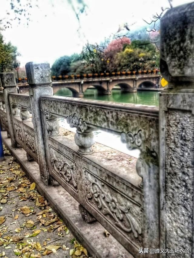 在冬天里看遵义湘江河上的秋色