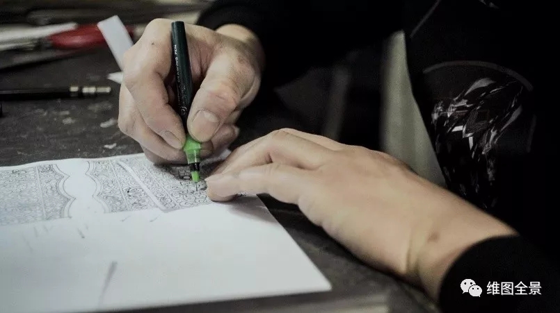 古法手工银饰匠人,匠人精神来自于平凡中的坚守