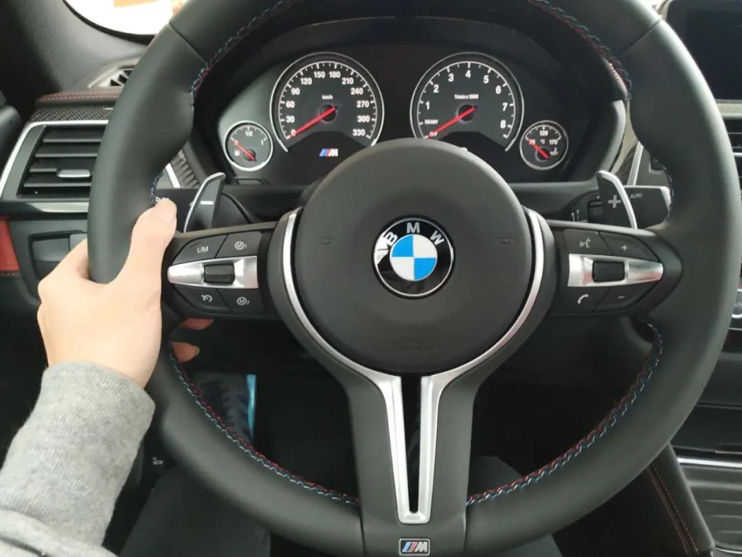 20岁大学生买下宝马430i，只因偶像的选择...他有着怎样的故事？