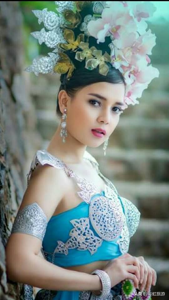 东南亚很多国家民族服装都很接近,而为何“泰服”如此深入人心