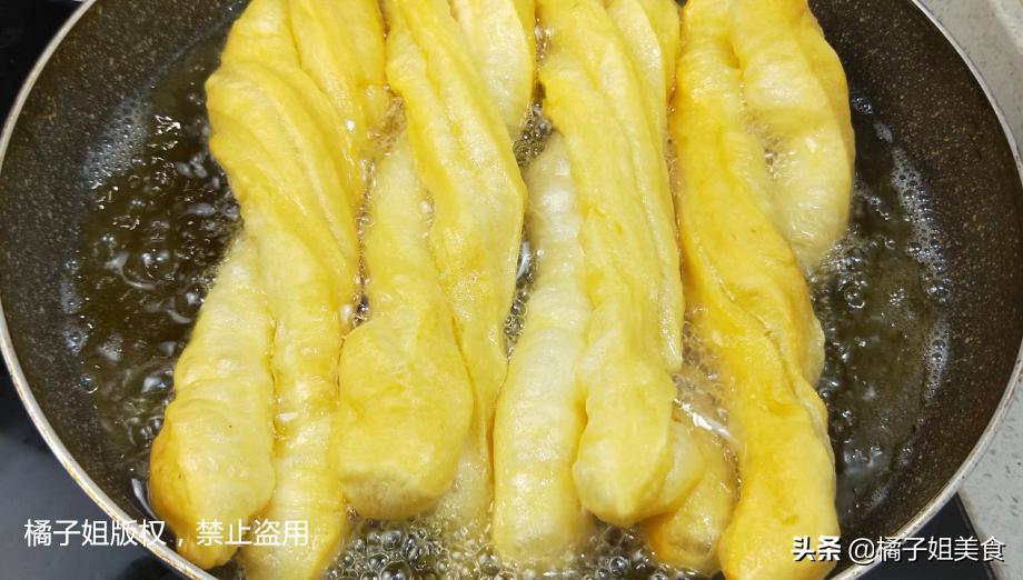 油条的家常做法酥脆空心不用等,油条的做法蓬松酥脆干净卫生