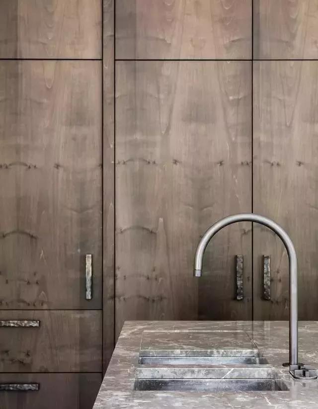 橱柜台面用大理石好还是石英石好,橱柜大理石台面宽度标准