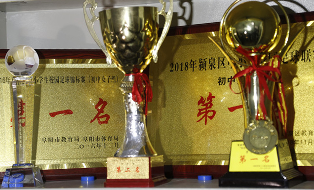 缁胯尩鍦轰笂瓒崇悆姊︽兂,缁胯尩杩芥ⅵ鏍″洯瓒崇悆鑱旇禌