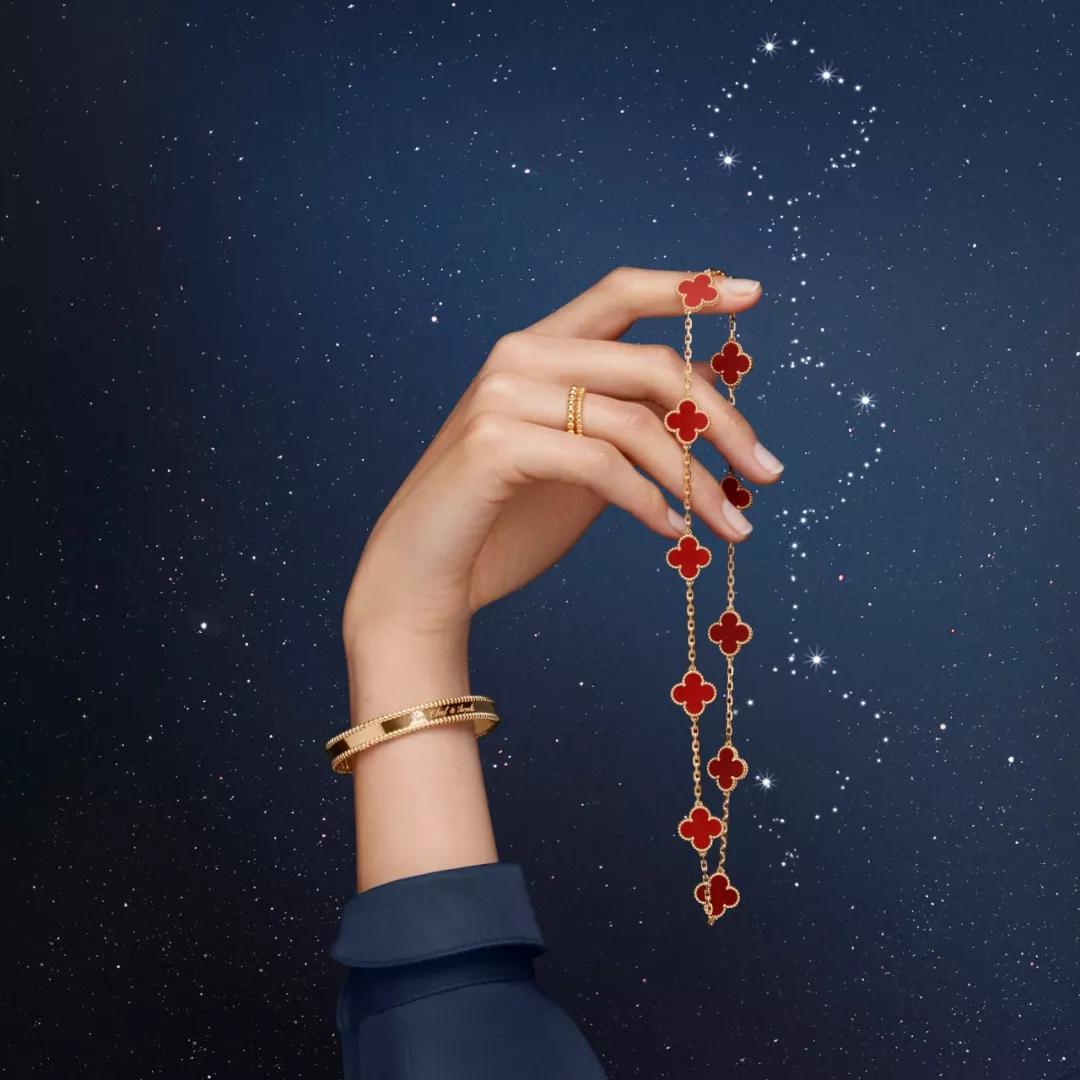 适合年轻人戴的黄金项链转运,如何佩戴适合自己的首饰转运