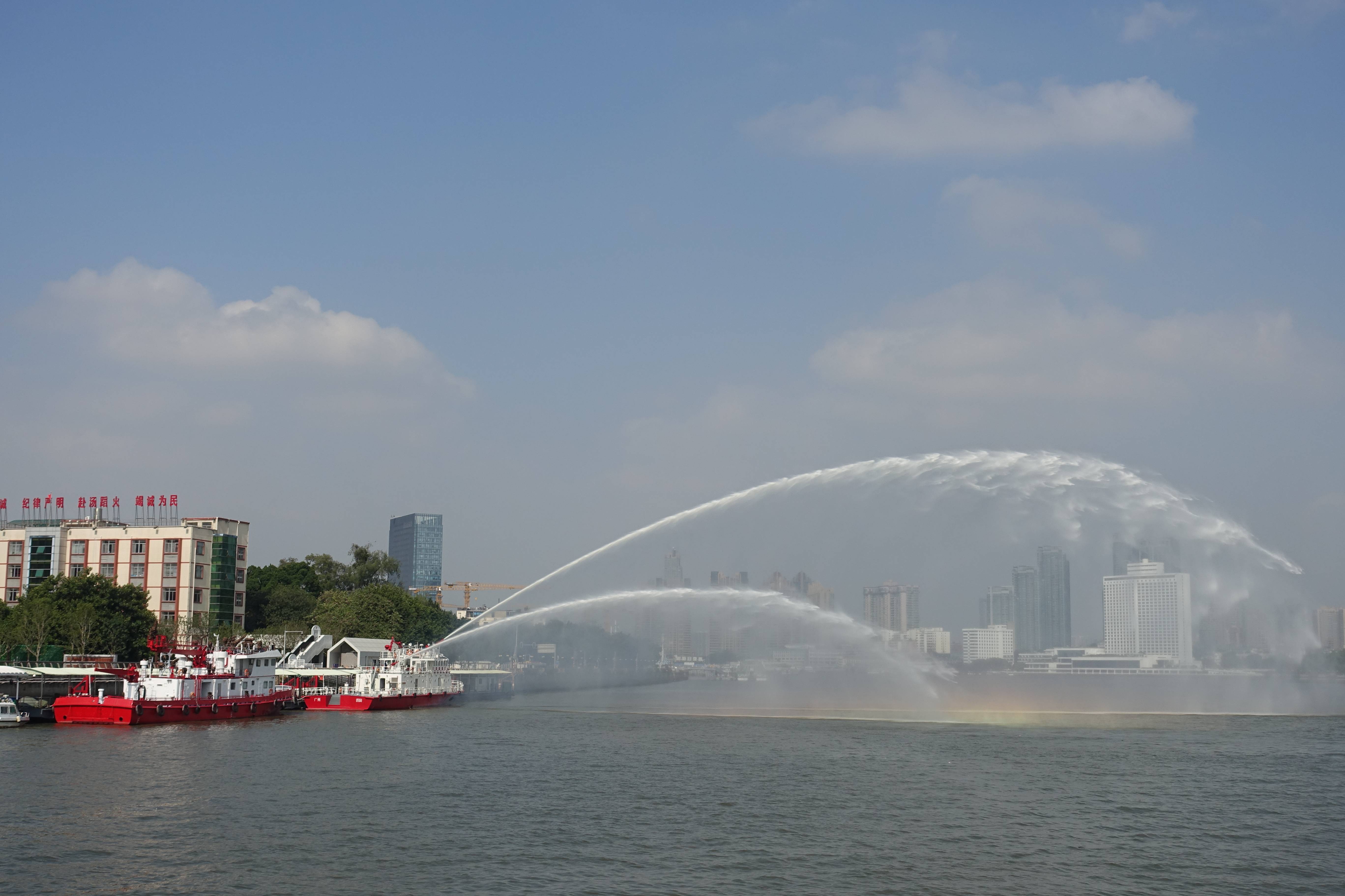 有一个消防蓝朋友是怎样的体验,给你一天时间