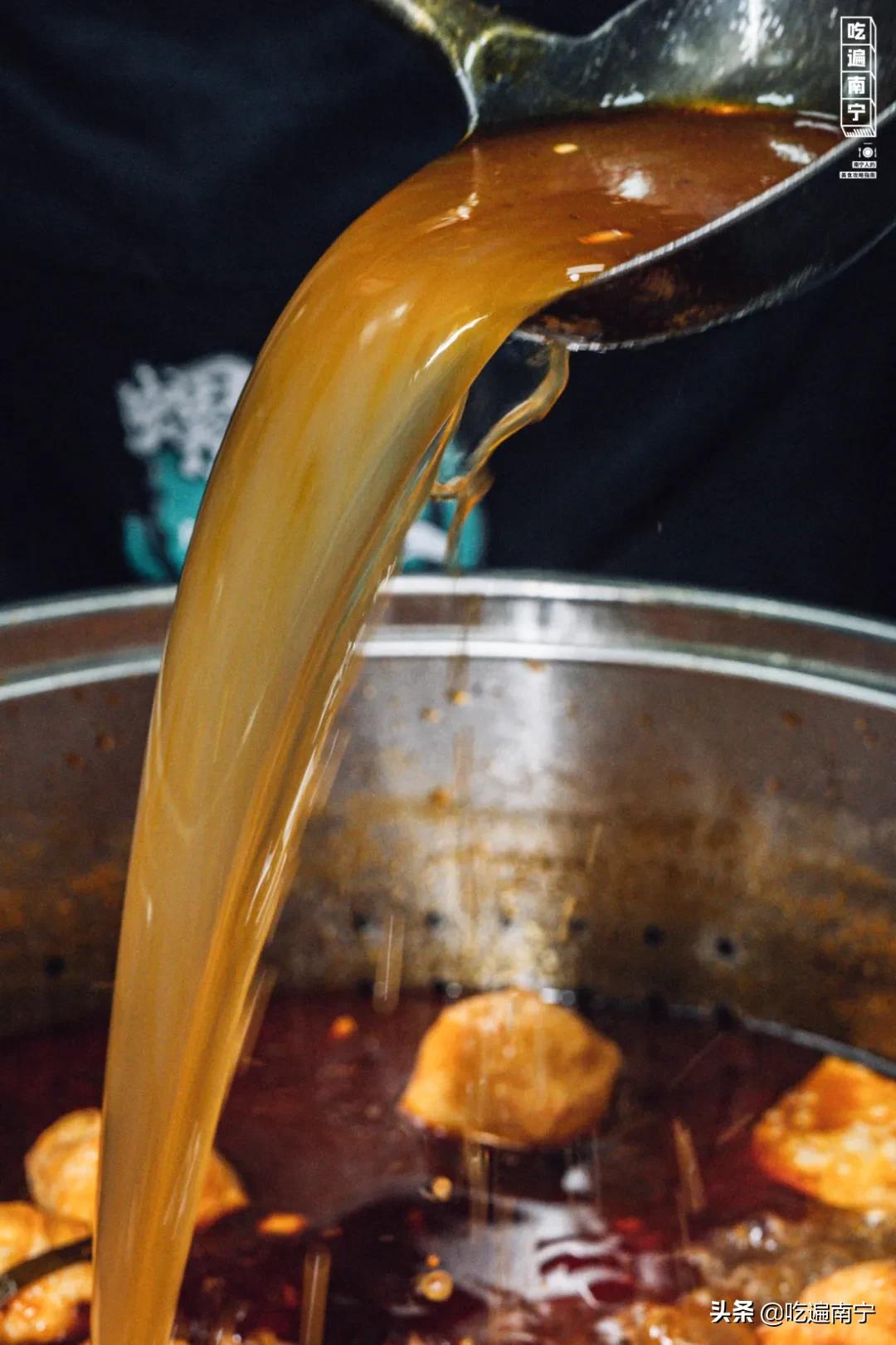 最近有一家特别火的螺蛳粉店,广西南宁西乡塘皇冠螺螺蛳粉