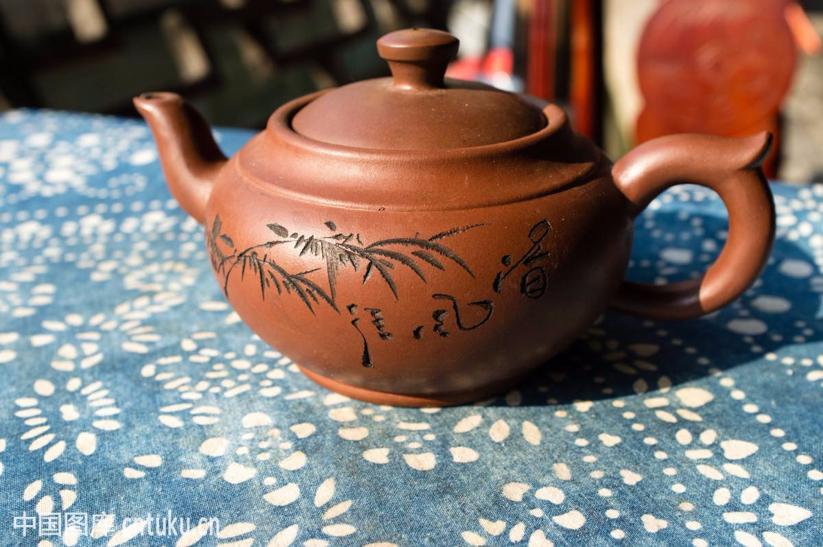 如何鉴别紫砂壶的真伪视频,绿色紫砂壶怎么鉴别真伪