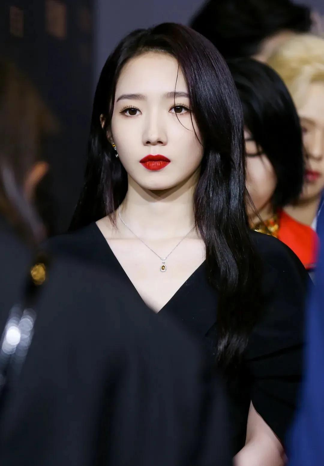 影视剧的女星持颜作“恶”，冷艳炫酷的“恶女风”它不香吗？