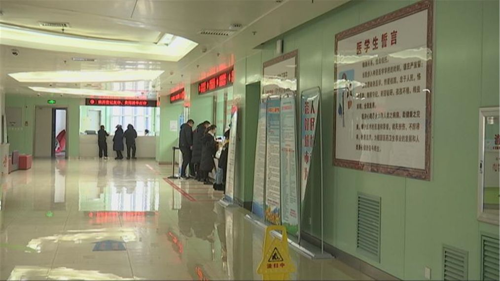 11岁男童“光头”户外踢足球：两耳起水泡造成二度冻伤