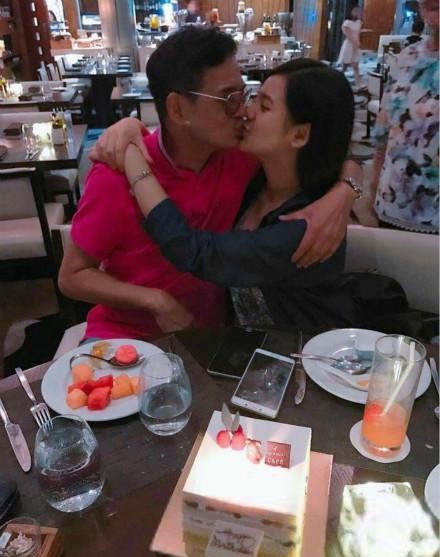 地铁上小男孩不雅动作,低年级小孩子的性教育