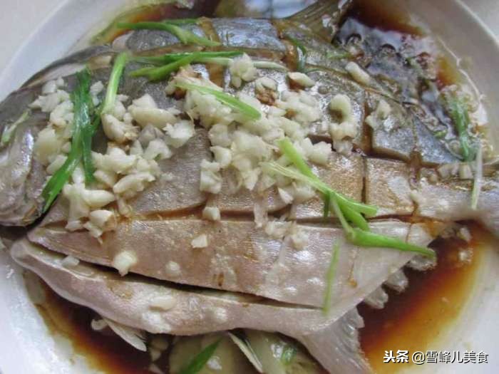 鱼不煎不炸怎么红烧好吃,怎么煎炖熟的鱼不碎不粘皮