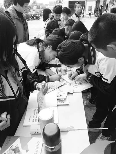 众人拾柴火焰高振奋人心,众人拾柴火焰高勠力同心