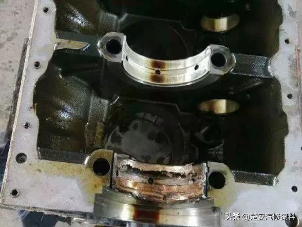 发动机亮黄灯修车师傅说没事,修车师傅发动机故障灯