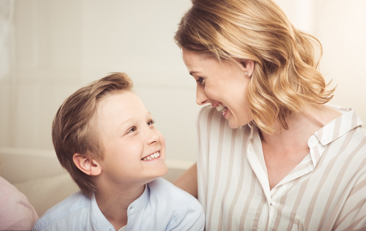 男孩六岁不愿意和妈妈沟通,6岁男孩不愿意和大人交流