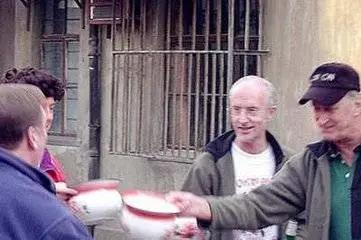 老外都爱来中国买手机壳？看完我笑吐了：谢谢外国友人提供致富路