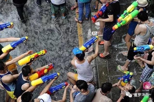 2019年泰国泼水节时间,泰国泼水节狂欢现场视频