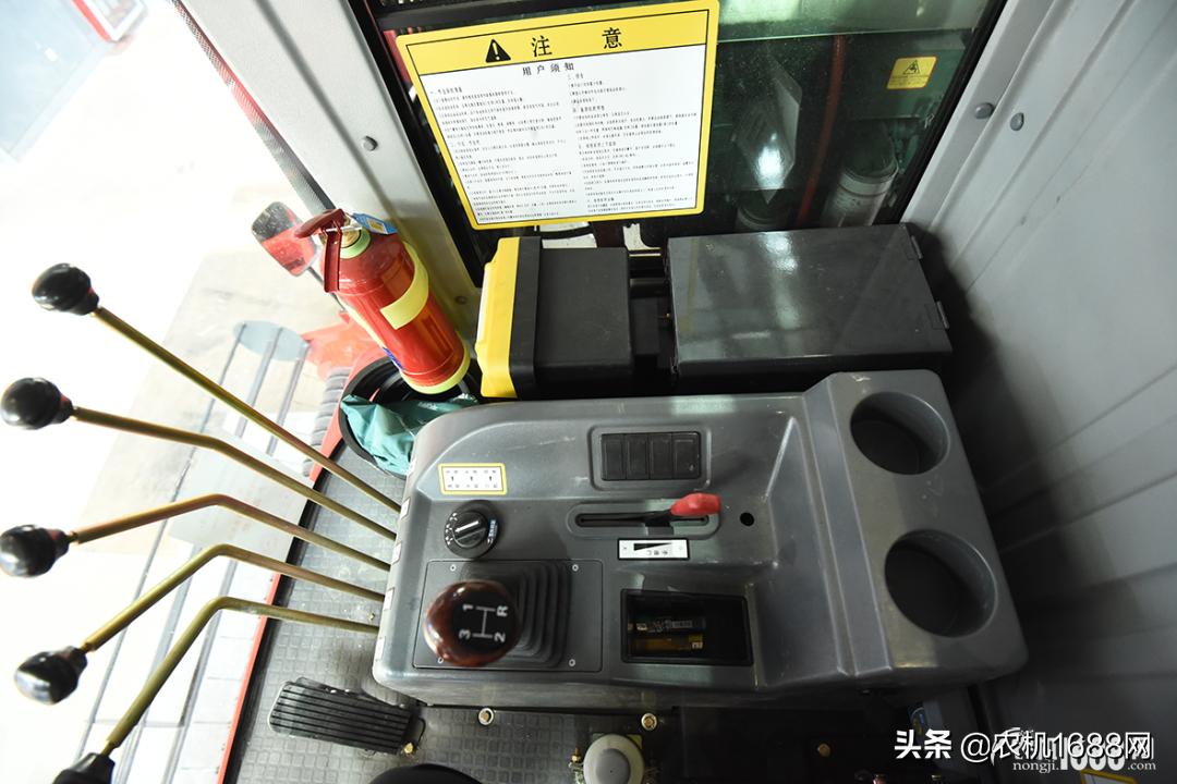 中联收获花生机22款和23款的区别,中联花生收获机2023款新型多少钱