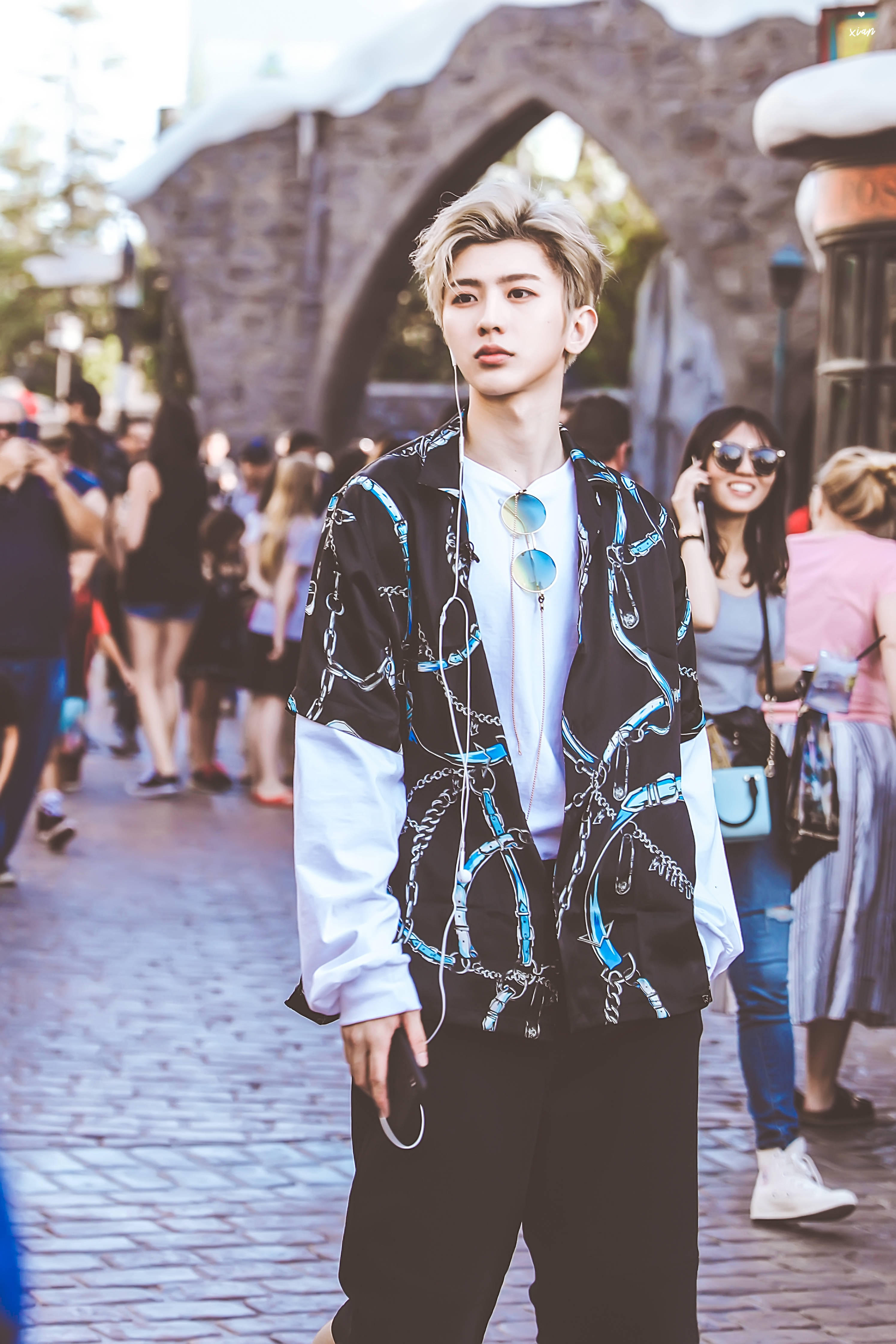 穿搭男生潮流大牌,男明星冬季最帅休闲运动穿搭