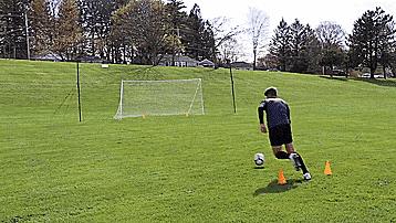 足球训练如何提高踢球发力,足球训练怎样练好两脚出球